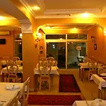 Hotel Divas 2*