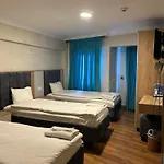 Hotel Divas 2*